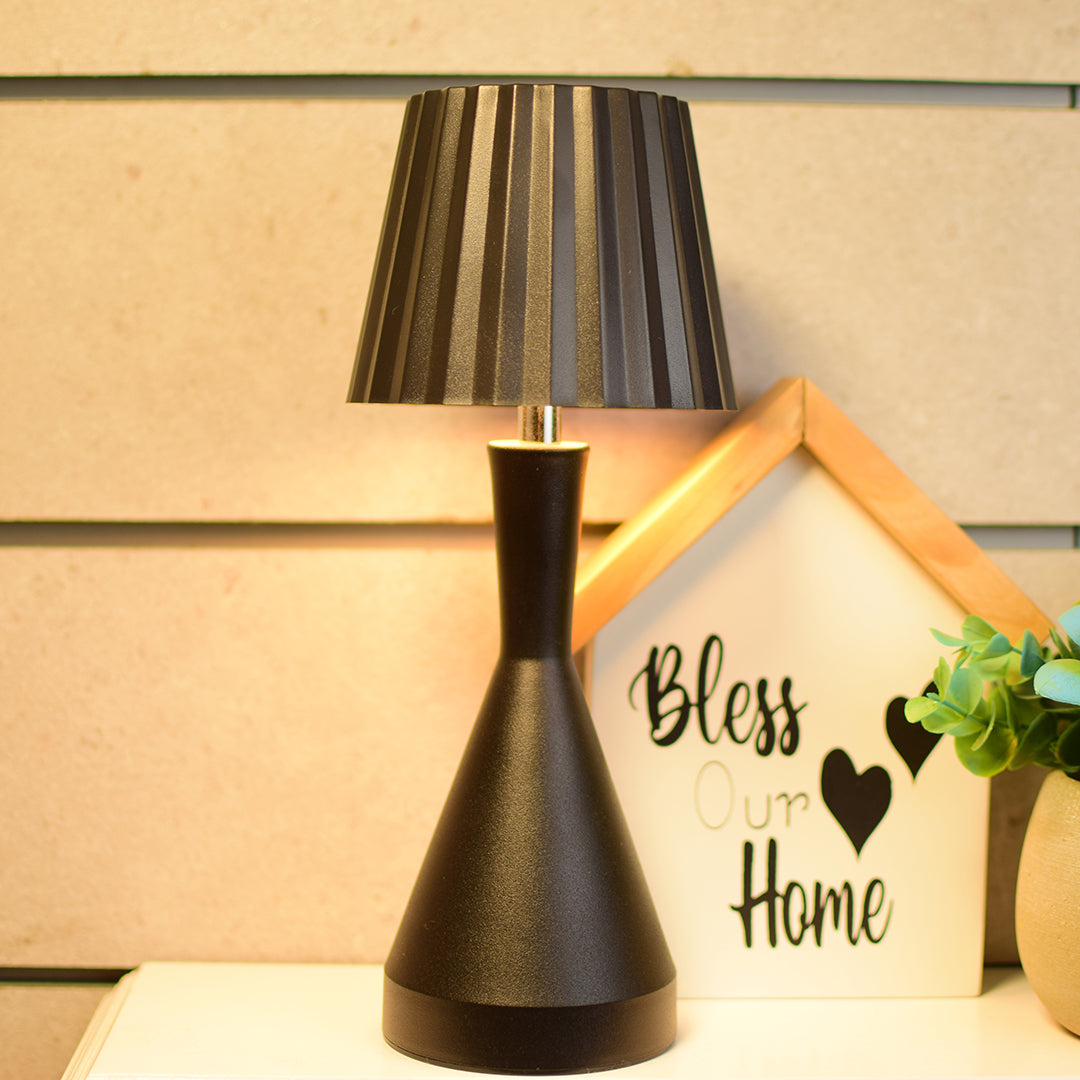 Black aesthetic touch lamp