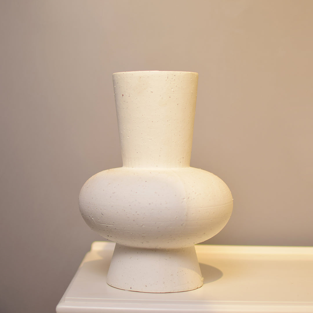 White ceremic vase