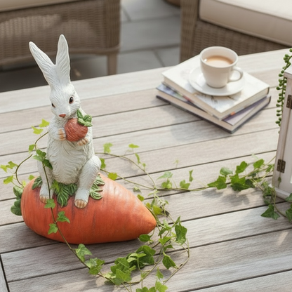 Bunny on carrot