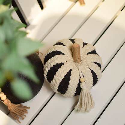 Yarn white & black pumpkin