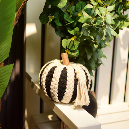 Yarn white & black pumpkin