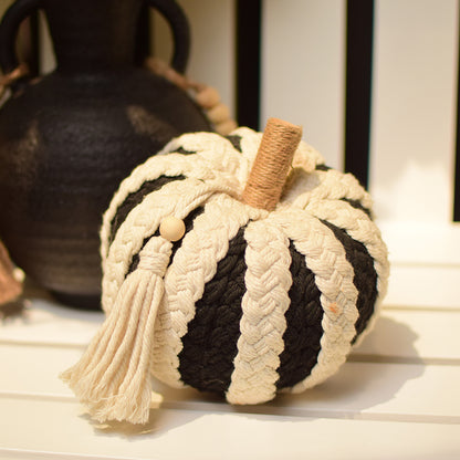 Yarn white & black pumpkin